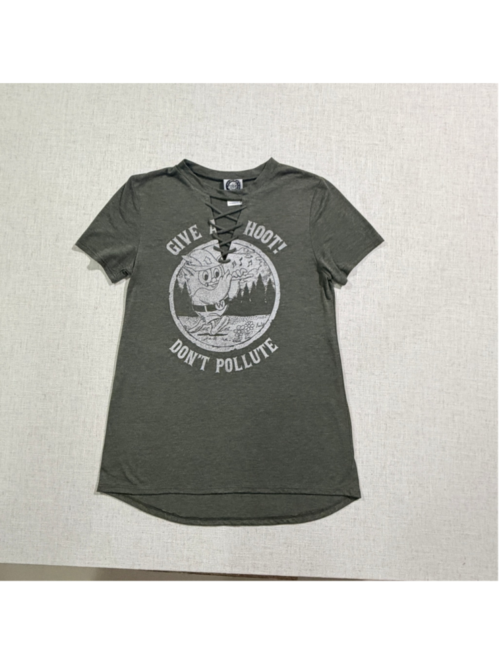 Jerry Leigh Woodsy Owl Give A Hoot Don’t Pollute Lace Up Tee Women’s XS